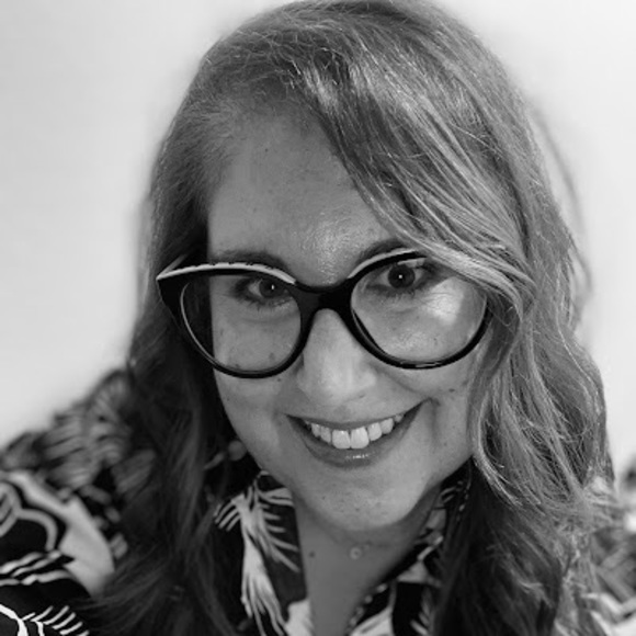 Meet your Posher, Jennifer - Picture 3 of 3